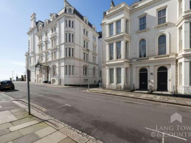 3 bed flat for sale