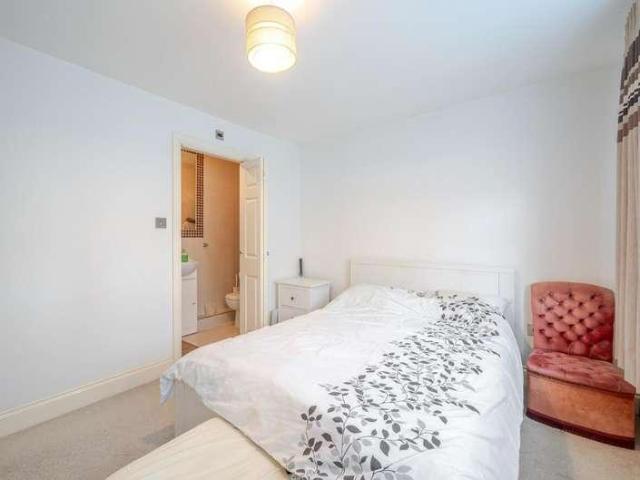 3 bed flat for sale