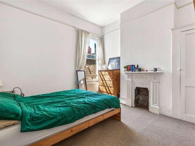 3 bed flat for sale