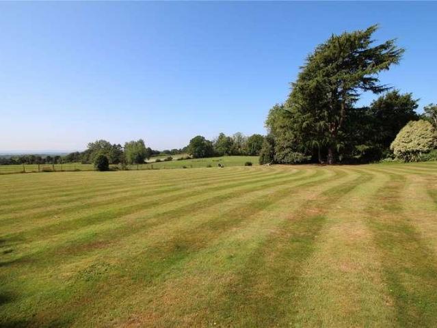 3 bed flat for sale
