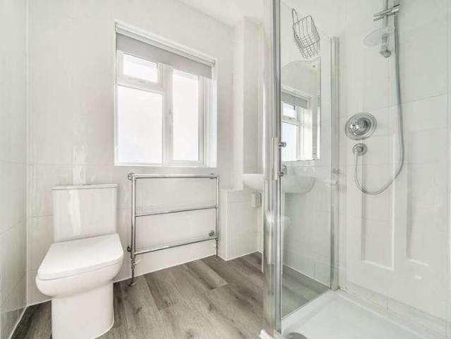 3 bed flat for sale