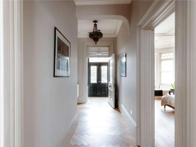 3 bed flat for sale