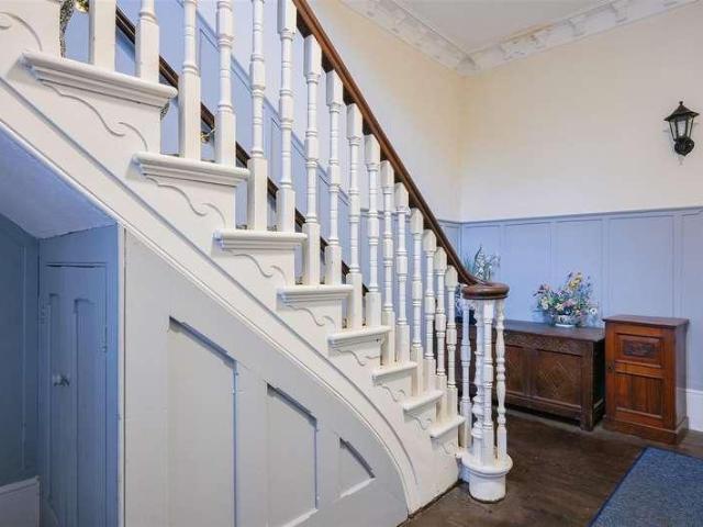 3 bed flat for sale