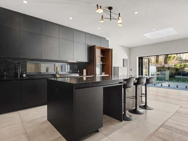 3 bed flat for sale
