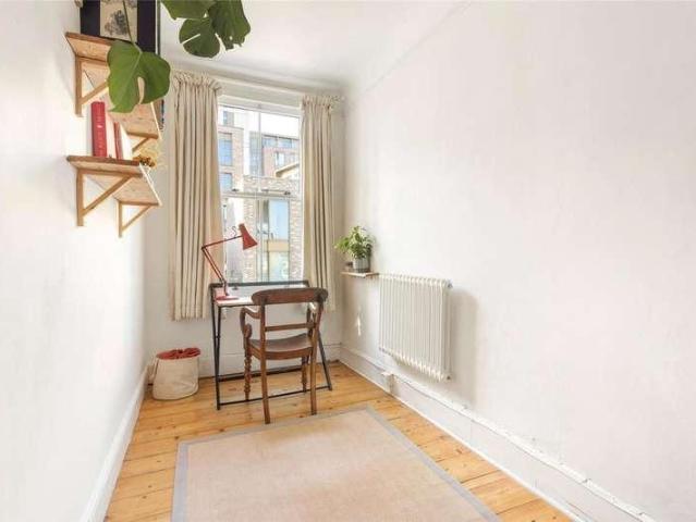 3 bed flat for sale