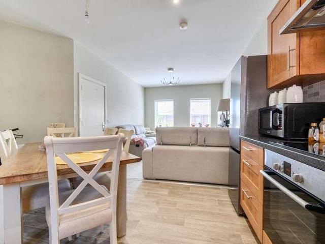 3 bed flat for sale