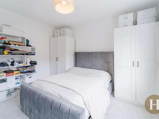 3 bed flat for sale