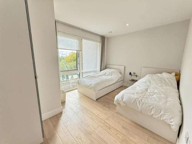 3 bed flat for sale