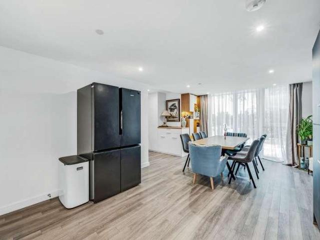 3 bed flat for sale
