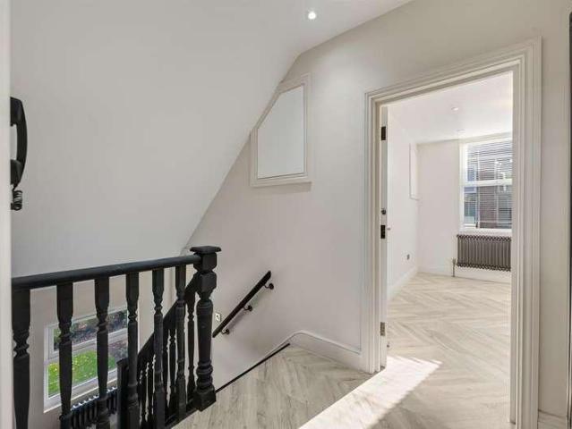 3 bed flat for sale