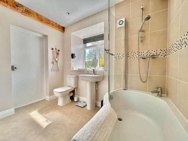 3 bed flat for sale