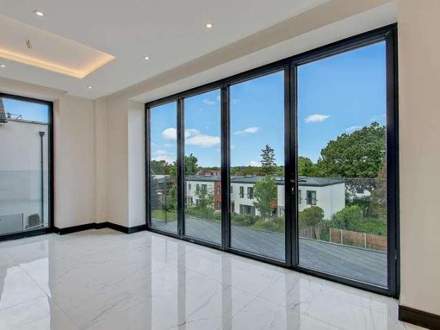 3 bed flat for sale