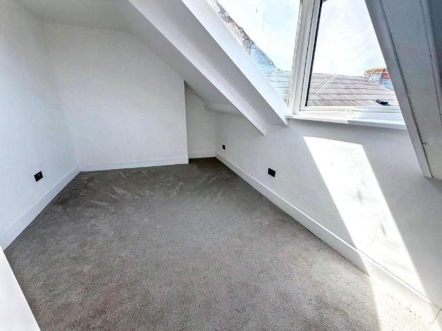 3 bed flat for sale