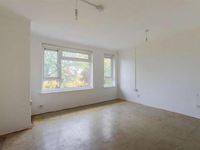 3 bed flat for sale