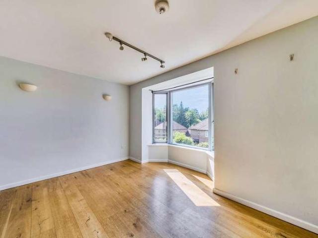 3 bed flat for sale
