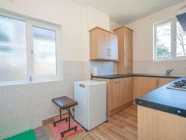 3 bed flat for sale