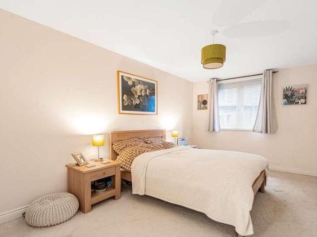 3 bed flat for sale
