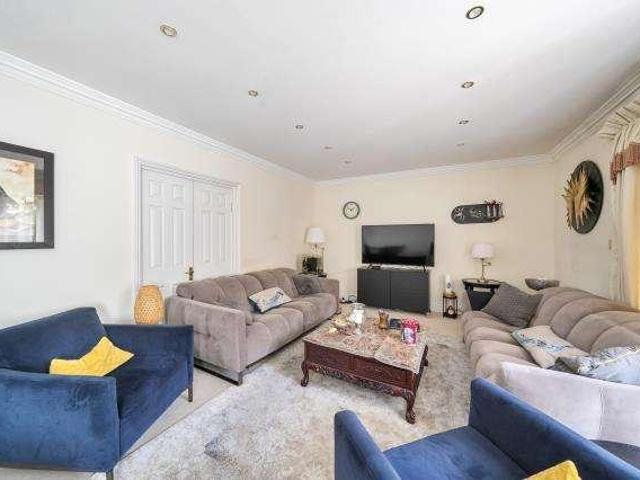 3 bed flat for sale