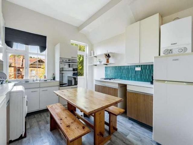 3 bed flat for sale
