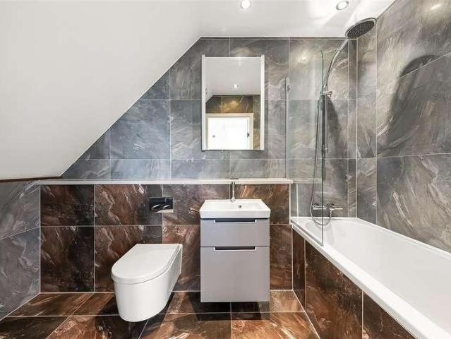 3 bed flat for sale