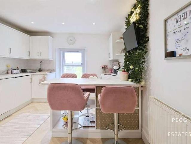 3 bed flat for sale