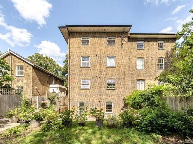 3 bed flat for sale