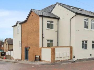 3 bed flat for sale