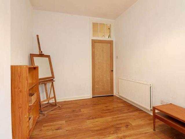 3 bed flat for sale
