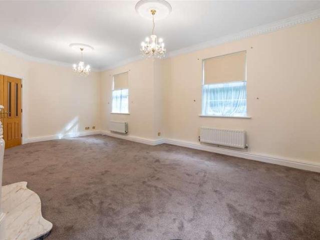 3 bed flat for sale