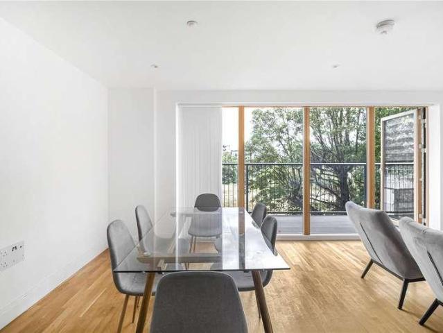 3 bed flat for sale