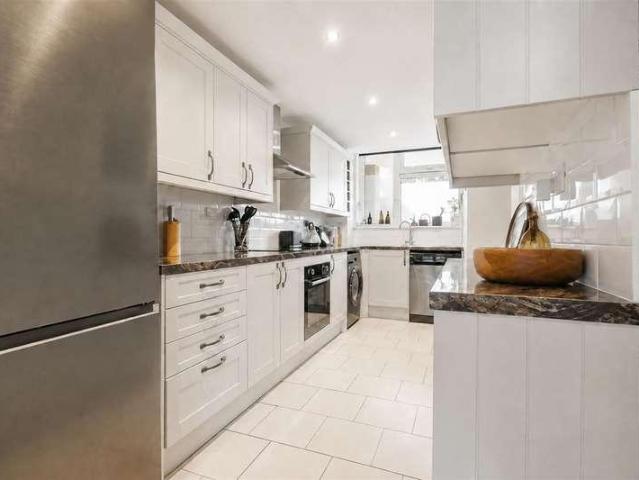 3 bed flat for sale