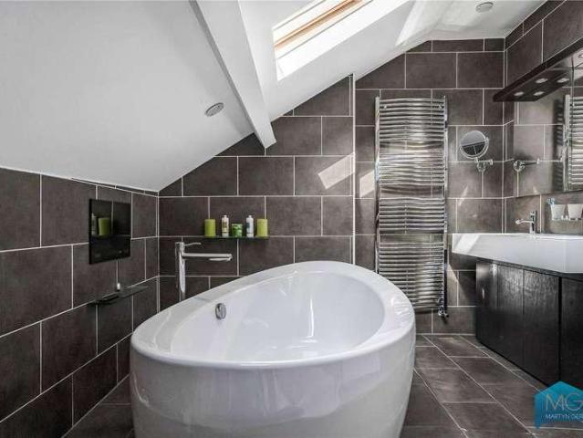 3 bed flat for sale