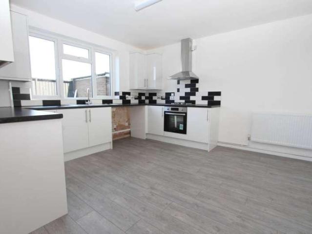 3 bed flat for sale