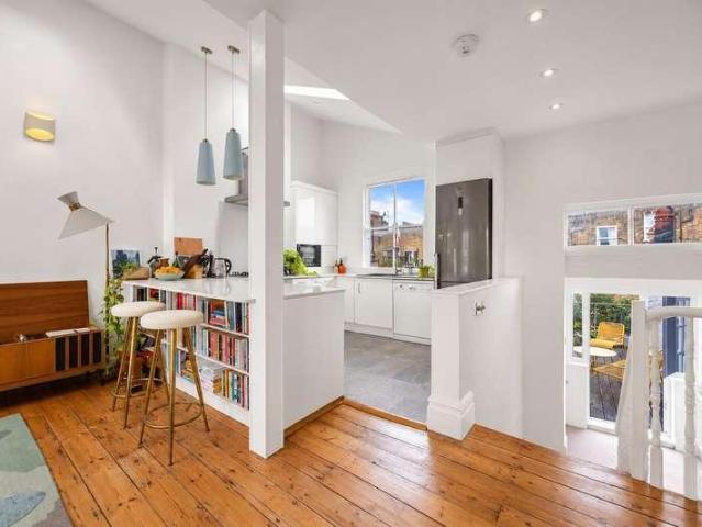 3 bed flat for sale