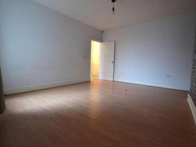 3 bed flat for sale