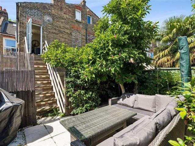 3 bed flat for sale