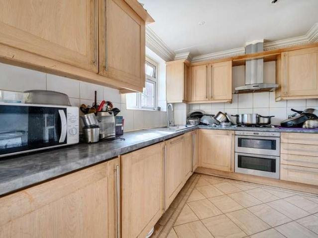 3 bed flat for sale