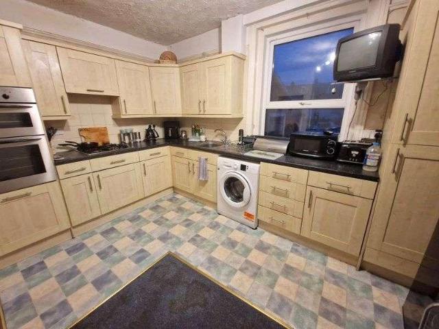 3 bed flat for sale
