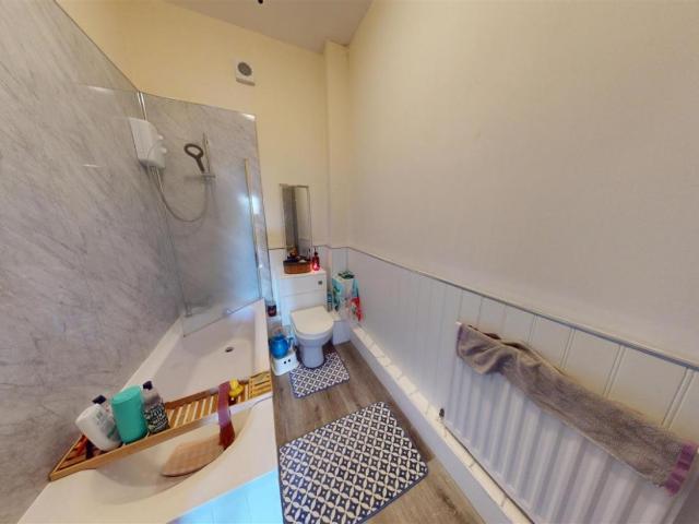 3 bed flat for sale