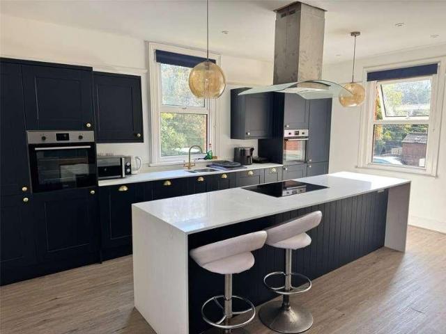 3 bed flat for sale