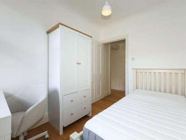3 bed flat for sale