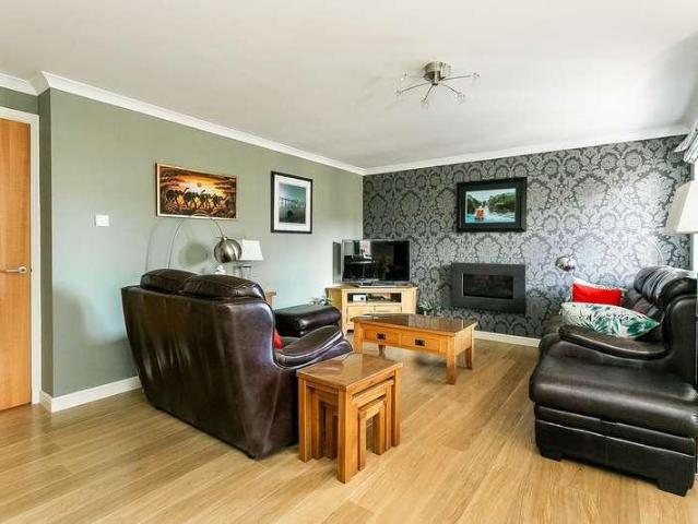 3 bed flat for sale