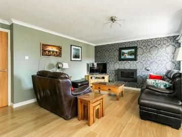 3 bed flat for sale
