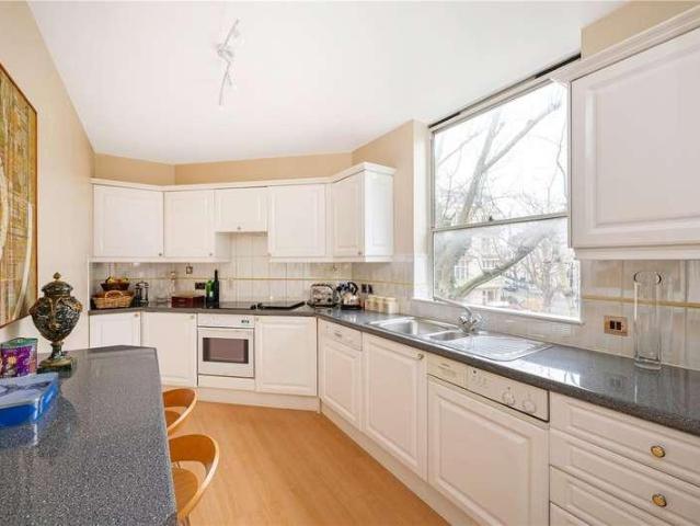 3 bed flat for sale