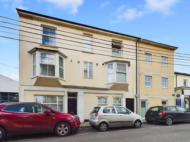 3 bed flat for sale