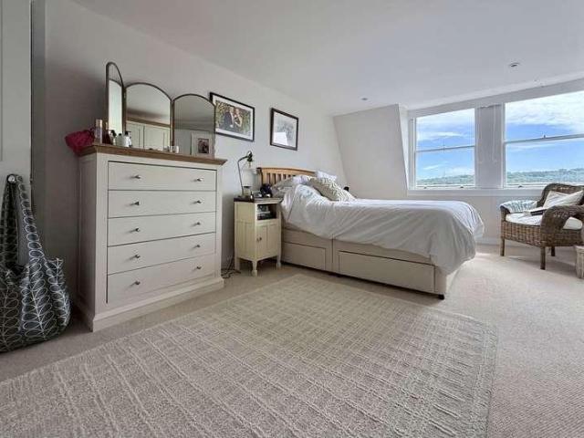 3 bed flat for sale