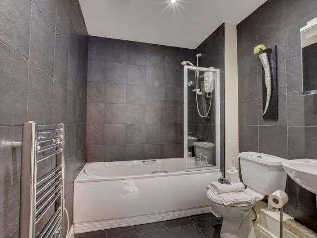 3 bed flat for sale