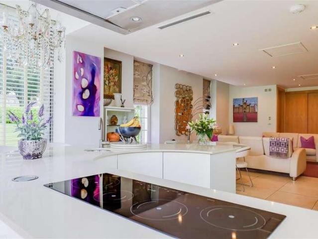 3 bed flat for sale