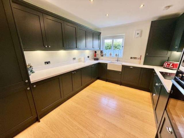 3 bed flat for sale