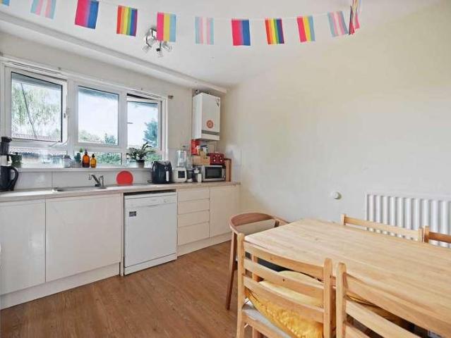 3 bed flat for sale